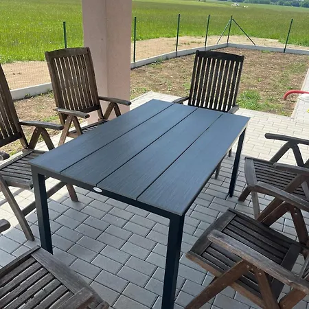 V Uličce Razice